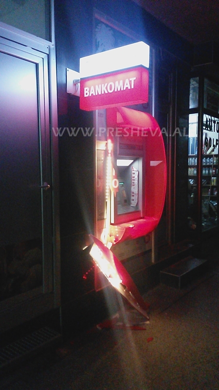 Dëmtohet bankomati i bankës ProCredit (1)