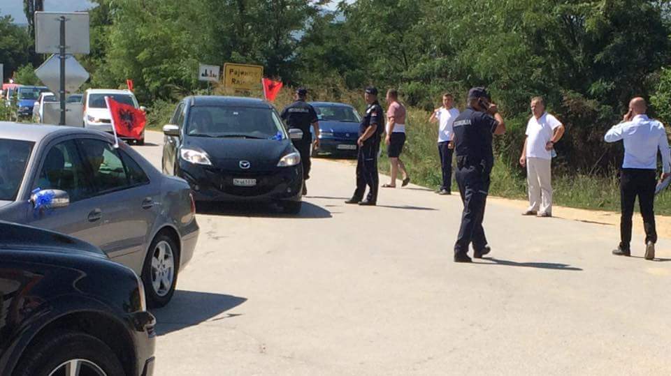 Kontrollime të xhandamerisë dhe policisë në hyrje të fshatit Raincë