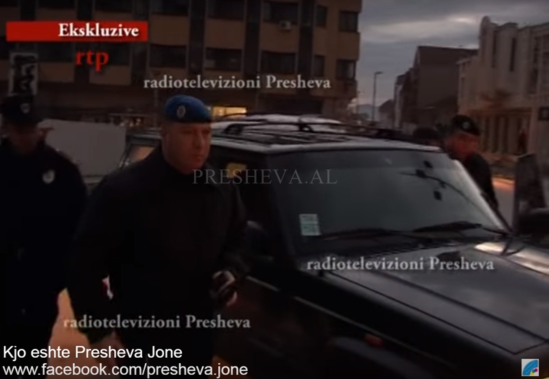 bratislav-dikic-gjate-aksionit-largimin-e-lapidarit-nga-qendra-e-presheves